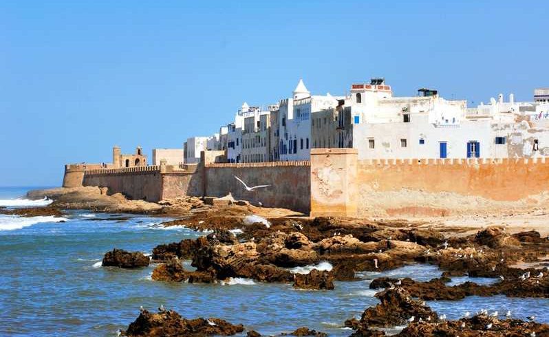 Essaouira es una ciudad que ha enamorado a personajes famosos como ... En esta excursión de un día visitaremos Essaouira, La Perla del Atlántico, una ...