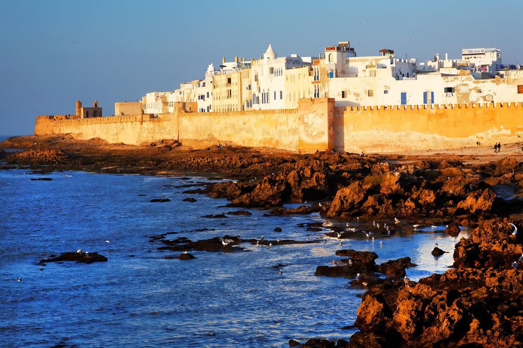 Esta fascinante excursión de un día nos lleva a la ciudad costera de Essaouira. Mientras nos dirigimos allí en un viaje que durará unas 2 horas y media, ...